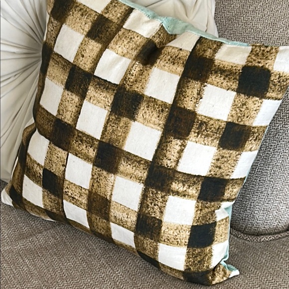 NEW! Cottage Farmhouse Lemon & Honey Bee Accent Throw Pillow - Picture 8 of 9